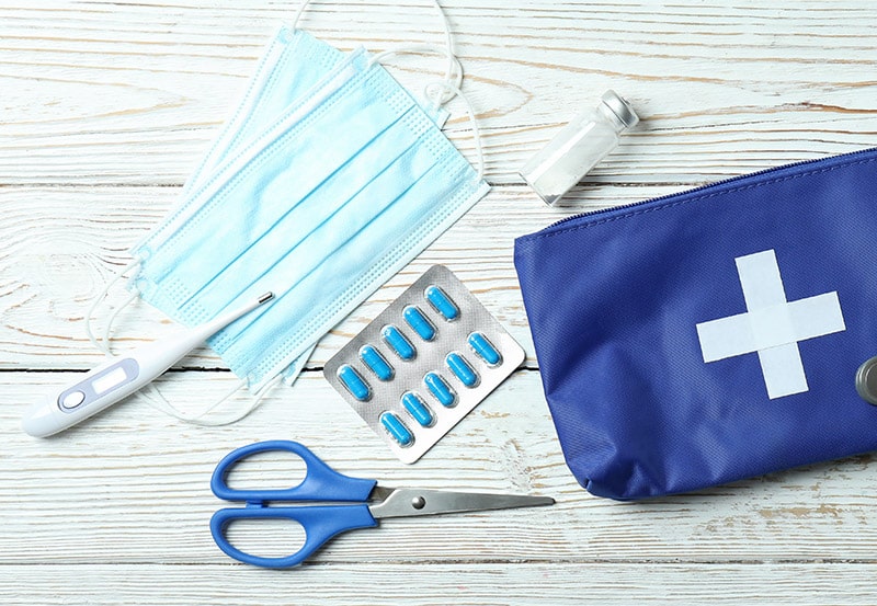 11 indispensables à inclure dans votre trousse à pharmacie pour les  vacances - Qare